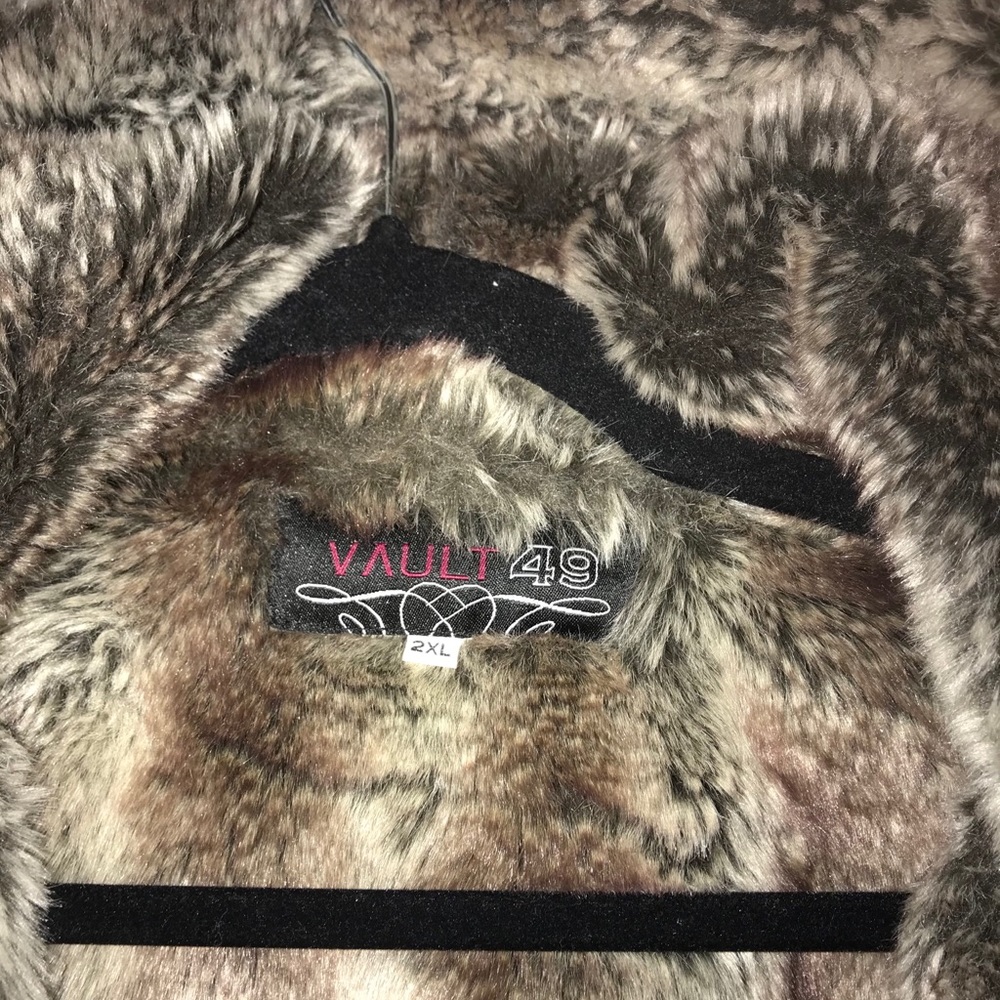 Nice winter coat - Picture 3 of 4
